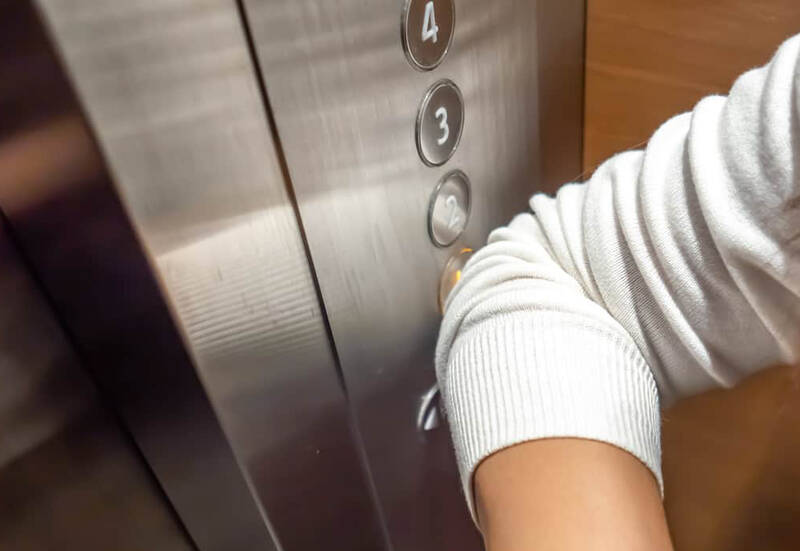اصول استفاده از آسانسور در روزهای کرونایی